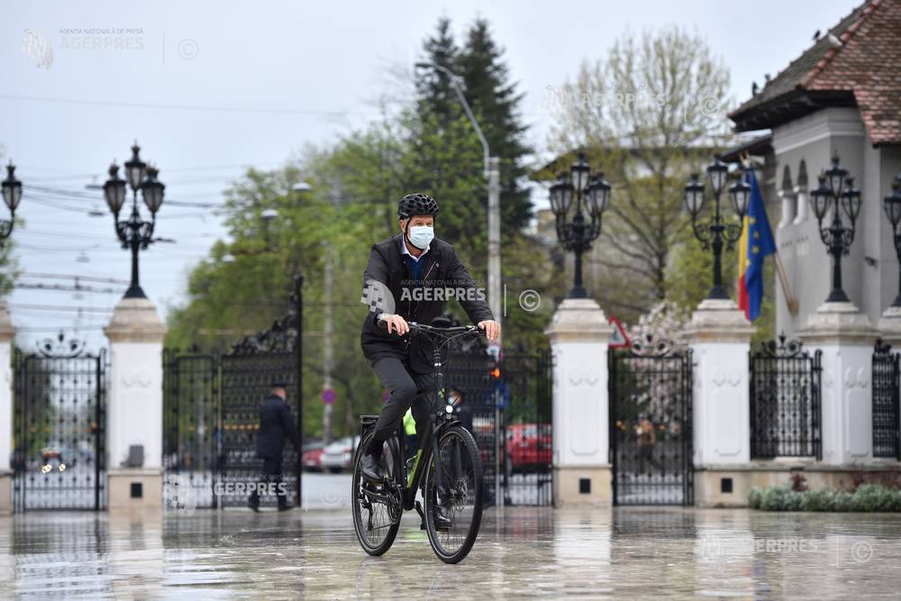 Presedintele Iohannis Cu Bicicleta Spre Cotroceni In Vinerea Verde Agerpres ActualizeazÄƒ Lumea