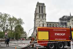 PARIS - CATEDRALA NOTRE-DAME