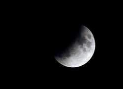 BUCURESTI - ECLIPSA PARTIALA DE LUNA