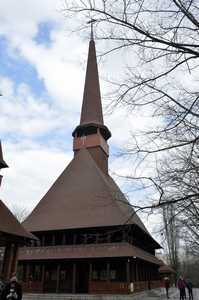 BUCURESTI - BISERICA DIN PARCUL TITAN