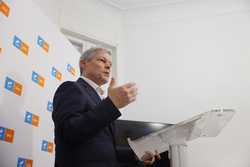 BUCURESTI - DACIAN CIOLOS - DECLARATIE DE PRESA