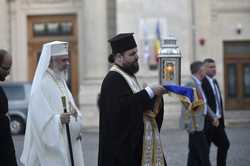 BUCURESTI - CATEDRALA PATRIARHALA - LUMINA SFANTA DE LA IERUSALIM