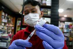 INDONESIASURABAYACOVID19BOOSTERVACCINATION