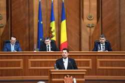 CHISINAU - SEDINTA COMUNA A PARLAMENTELOR ROMANIEI SI REPUBLICII MOLDOVA