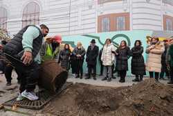 BUCURESTI - ACTIUNE DE PLANTARE DE ARBORI - BULEVARDUL MAGHERU