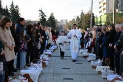 MIERCUREA-CIUC - PASTELE CATOLIC - SFINTIREA BUCATELOR