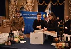 BUCURESTI - PALATUL CERCULUI MILITAR NATIONAL - IMPACHETARE CADOURI - VETERANI DE RAZBOI