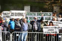 BUCURESTI - PROTEST - FEDERATIA SINDICATELOR TRANSPORTATORILOR FEROVIARI DIN ROMANIA