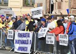 BUCURESTI - PROTEST - FEDERATIA SINDICATELOR TRANSPORTATORILOR FEROVIARI DIN ROMANIA