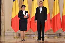 BUCURESTI - PALATUL COTROCENI - CEREMONIE DECORARE INSTITUTII DE INVATAMANT