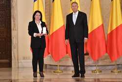 BUCURESTI - PALATUL COTROCENI - CEREMONIE DECORARE INSTITUTII DE INVATAMANT