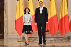 BUCURESTI - PALATUL COTROCENI - CEREMONIE DECORARE INSTITUTII DE INVATAMANT