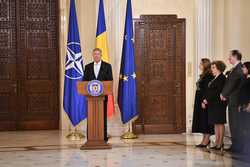 BUCURESTI - PALATUL COTROCENI - CEREMONIE DECORARE INSTITUTII DE INVATAMANT