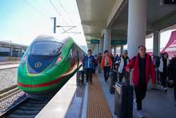 Xinhua Headlines ChinaLaos Railway boosts growth of regional trade tourism