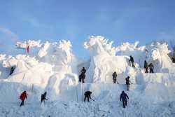 CHINAHEILONGJIANGHARBINSNOW SCULPTURE EXPOTRIAL OPENING CN