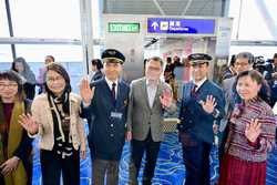 FOCUS Chinas homegrown C919 aircraft begins regular ShanghaiHong Kong flights