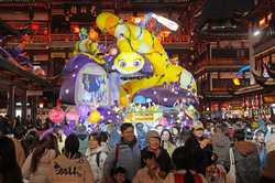 CHINASHANGHAIYUYUAN GARDENLANTERN FESTIVAL CN