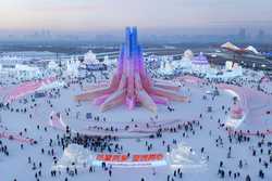 CHINAHEILONGJIANGHARBINICE AND SNOW FESTIVALOPENING CN