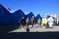 Focus Village residents in quakehit Xizang get disaster relief materials