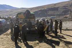 Focus Village residents in quakehit Xizang get disaster relief materials