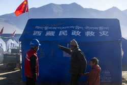 Focus Village residents in quakehit Xizang get disaster relief materials