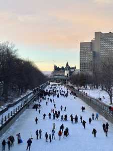 CANADAOTTAWARIDEAU CANAL SKATEWAYOPENING