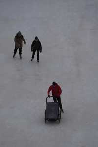 CANADAOTTAWARIDEAU CANAL SKATEWAYOPENING