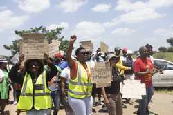 SOUTH AFRICA ILLEGAL GOLD MINERS TRAPPED