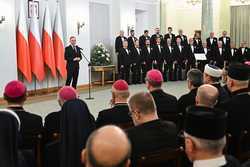 POLAND GOVERNMENT CHURCHES