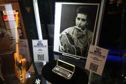 USA BOB DYLAN COLLECTABLES AUCTION