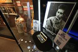 USA BOB DYLAN COLLECTABLES AUCTION