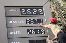 PAKISTAN ECONOMY PETROL PRICE