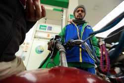 PAKISTAN ECONOMY PETROL PRICE