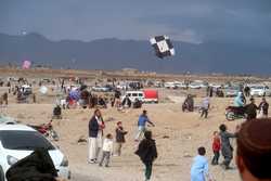 PAKISTAN KITE FLYING