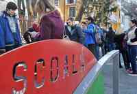 BUCURESTI - PROTEST - ELEVI - LICEUL &#039;TUDOR VIANU&#039;