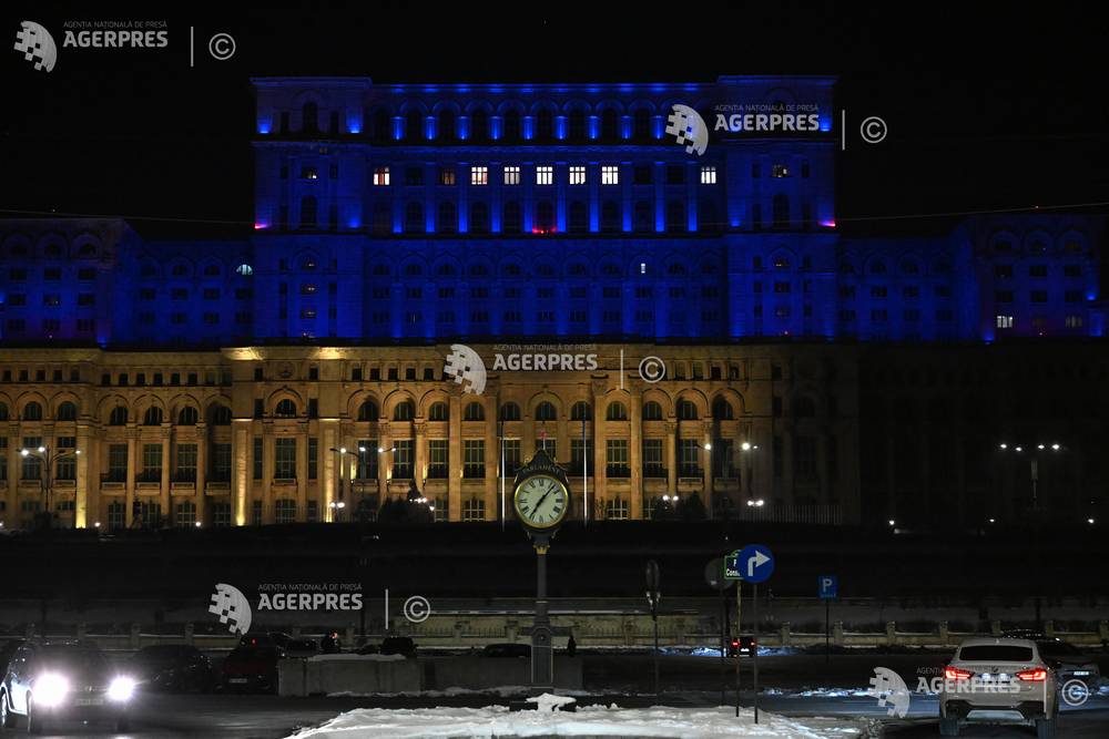 PALATUL PARLAMENTULUI - ILUMINAT IN CULORILE DRAPELULUI UCRAINEAN