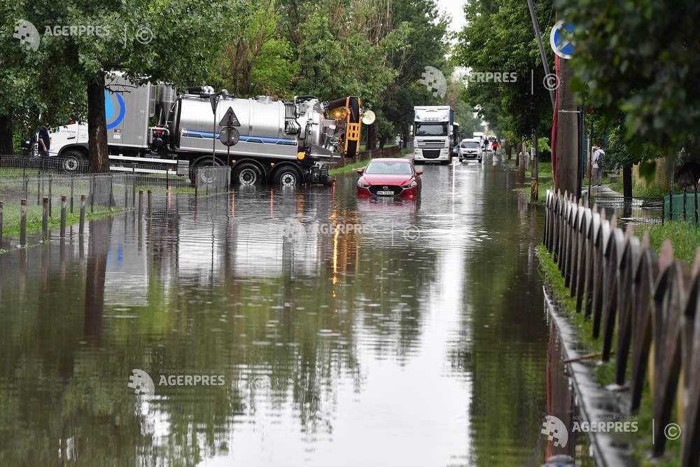 BUCURESTI - INUNDATIE - BULEVARDUL METALURGIEI