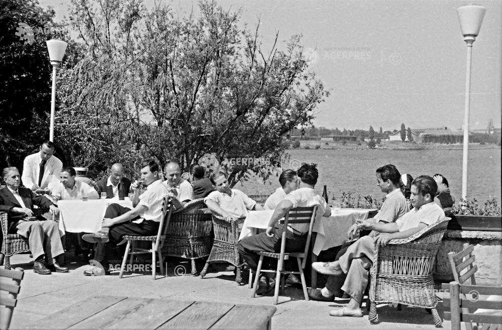 BUCURESTI - RESTAURANTUL PESCARUS - 1954